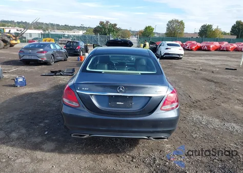 2015 Mercedes-Benz C 300 4Matic z USA, uszkodzony, nr VIN 55SWF4KB6FU034628